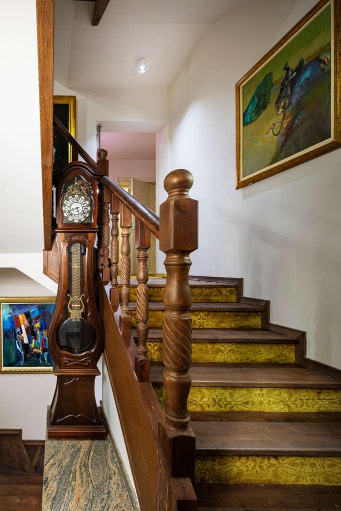 Gallery 37 Powered By Aston Plovdiv Luaran gambar A staircase with a handrail